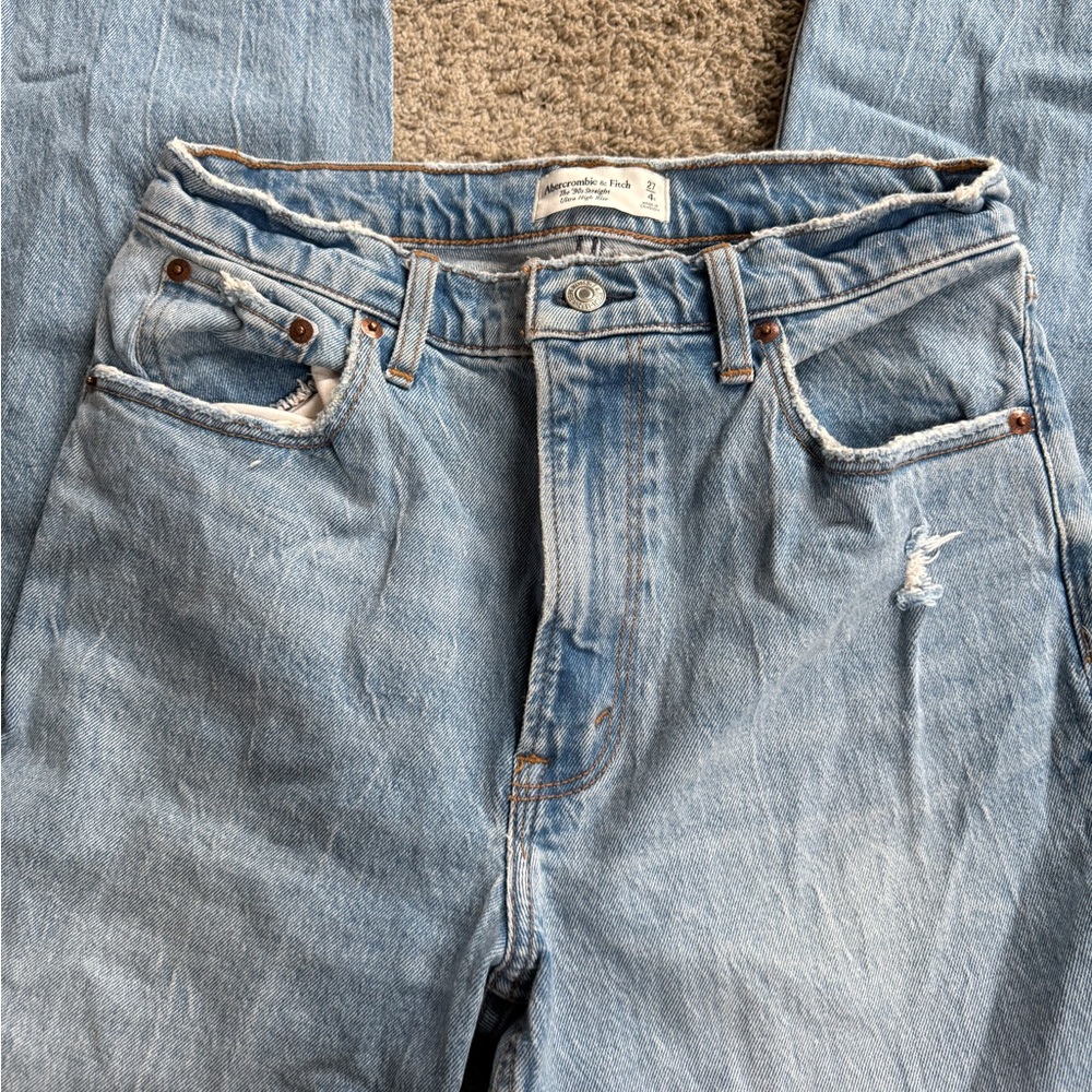 LIKE NEW Abercrombie 90s Jeans